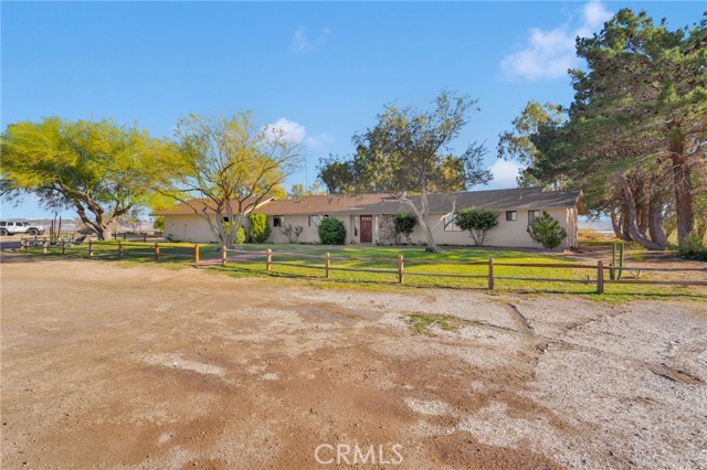 Detail Gallery Image 8 of 62 For 37404 Harvard Rd, Newberry Springs,  CA 92365 - 4 Beds | 3 Baths