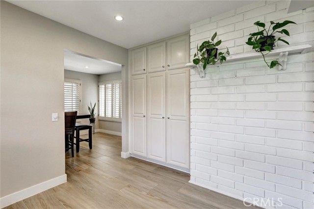 5111 Alder, Irvine CA: https://media.crmls.org/medias/6cf9bd70-36d9-413d-b03e-2161ad080d3e.jpg