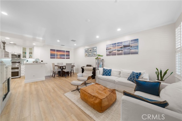 Detail Gallery Image 4 of 34 For 120 Jadestone, Irvine,  CA 92603 - 2 Beds | 2/1 Baths