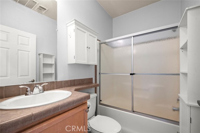 Detail Gallery Image 15 of 40 For 9921 Flora Vista #5,  Bellflower,  CA 90706 - 4 Beds | 2 Baths