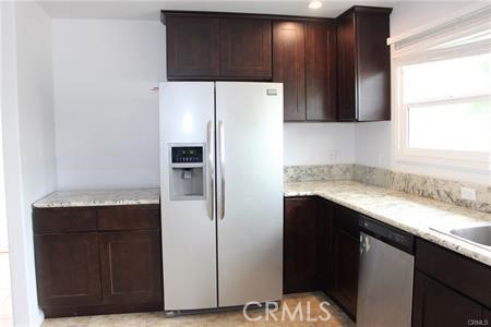 Detail Gallery Image 4 of 11 For 145 N Lincoln Ave #B,  Fullerton,  CA 92831 - 2 Beds | 2 Baths