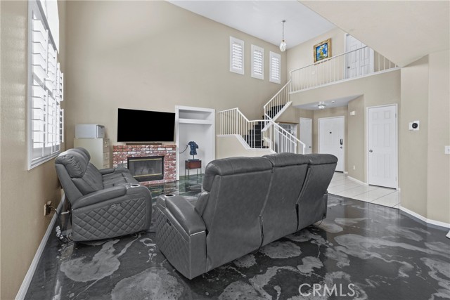 14998 Mustang Lane, Fontana CA: https://media.crmls.org/medias/6cfe31d4-c19e-4173-8034-b9de7997d788.jpg
