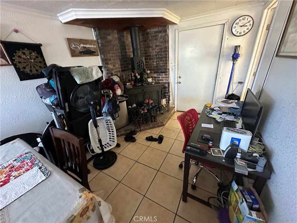 https://media.crmls.org/medias/6cfea614-8eac-4764-b843-75efed02ca61.jpg?preset=X-Large