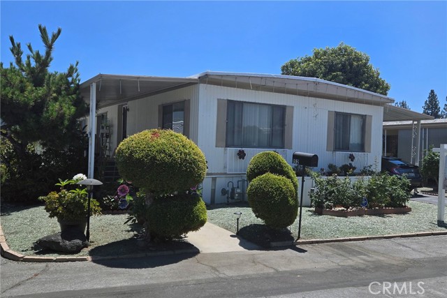 840 E Foothill Boulevard, Azusa CA: https://media.crmls.org/medias/6cfed49c-c9cc-4d32-9022-d0923a4ddc7c.jpg