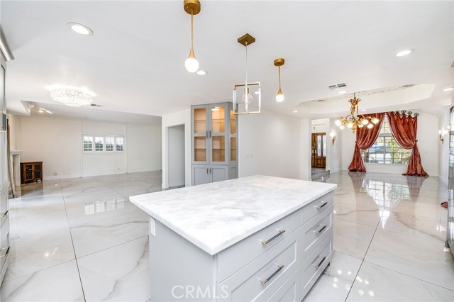 Detail Gallery Image 4 of 36 For 19314 Yolie, Tarzana,  CA 91356 - 4 Beds | 4 Baths