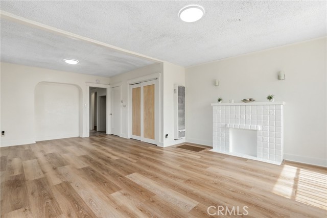 Detail Gallery Image 4 of 27 For 1159 W 54th St, Los Angeles,  CA 90037 - – Beds | – Baths