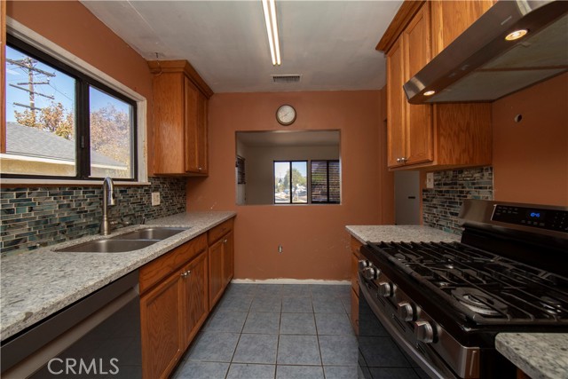 Detail Gallery Image 10 of 50 For 4402 Cathann St, Torrance,  CA 90503 - 4 Beds | 2/1 Baths