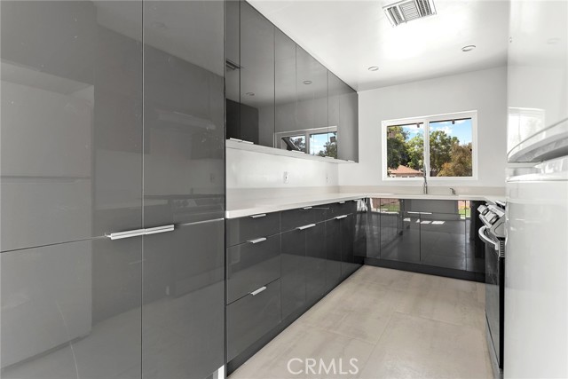 22723 Leonora Drive, Woodland Hills CA: https://media.crmls.org/medias/6d00ae30-d0aa-4830-9a61-a04324ff0a6d.jpg