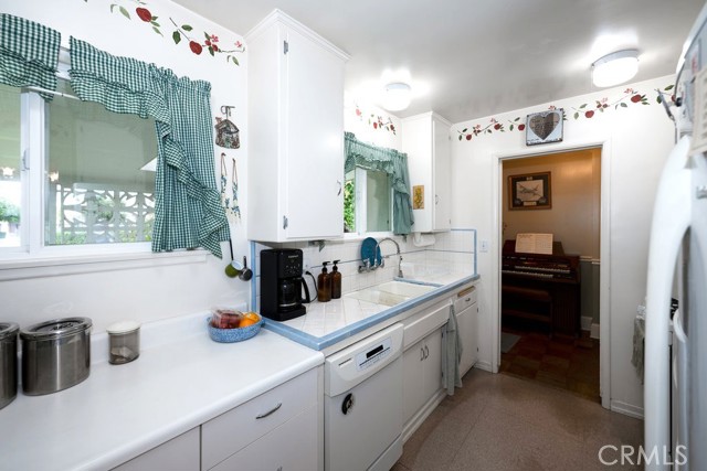 Detail Gallery Image 12 of 25 For 8621 Winnetka, Winnetka,  CA 91306 - 4 Beds | 2 Baths