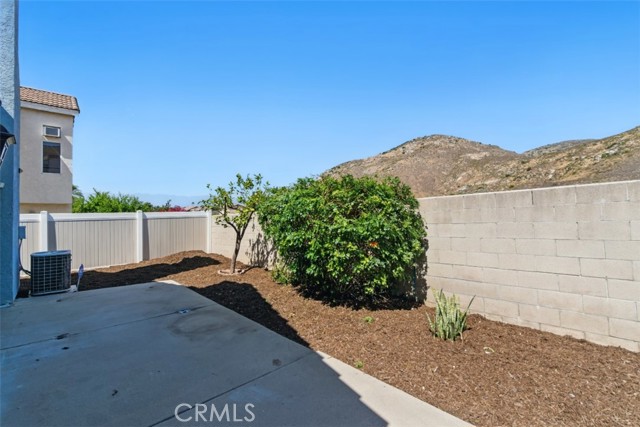 11979 Savona Dr, Fontana CA: https://media.crmls.org/medias/6d0102a0-ccf1-43d9-bd4b-1b03090462e0.jpg