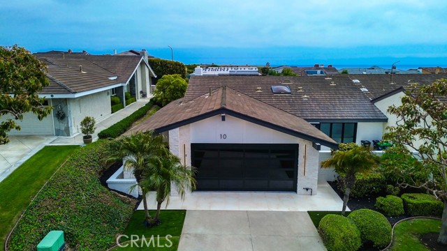 Detail Gallery Image 1 of 41 For 10 White Water Dr, Corona Del Mar,  CA 92625 - 2 Beds | 2 Baths