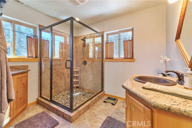 Detail Gallery Image 23 of 53 For 448 Edgemoor Rd, Big Bear Lake,  CA 92315 - 7 Beds | 4/1 Baths