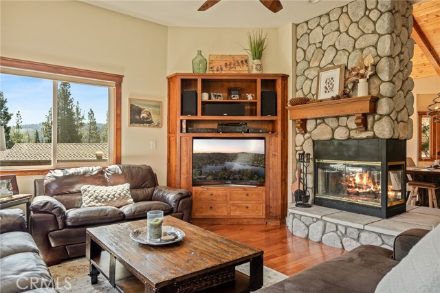 Detail Gallery Image 10 of 52 For 813 Brentwood, Lake Arrowhead,  CA 92352 - 4 Beds | 3/1 Baths