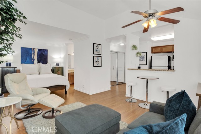 355 N Maple Street, Burbank CA: https://media.crmls.org/medias/6d034d9f-8a3a-4498-bbc0-138f02548798.jpg