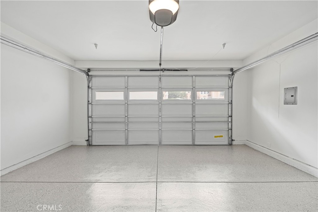 https://media.crmls.org/medias/6d03a4c4-ab7c-4436-a3ab-ec942d342ecb.jpg?preset=X-Large
