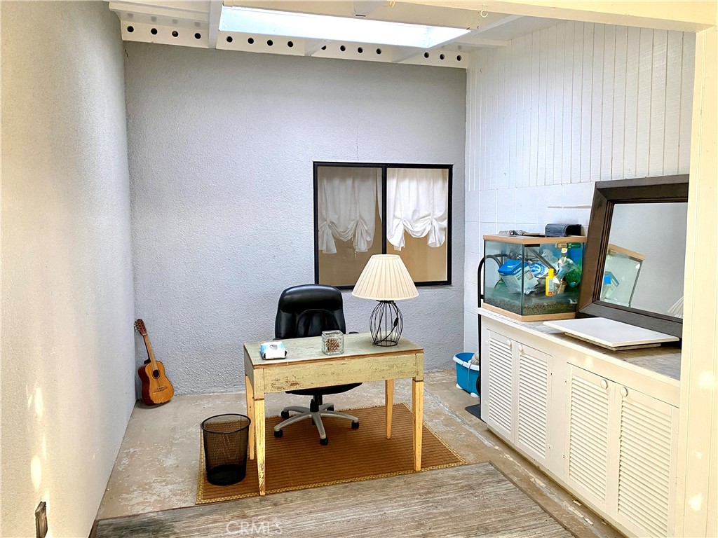 https://media.crmls.org/medias/6d0401fb-695a-48b3-b21f-c19535e3f5da.jpg?preset=X-Large