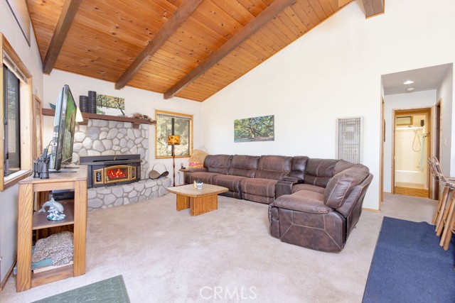 15529 San Moritz Drive, Pine Mountain Club CA: https://media.crmls.org/medias/6d04e58a-40d0-4310-b0fa-02953ed6ad38.jpg