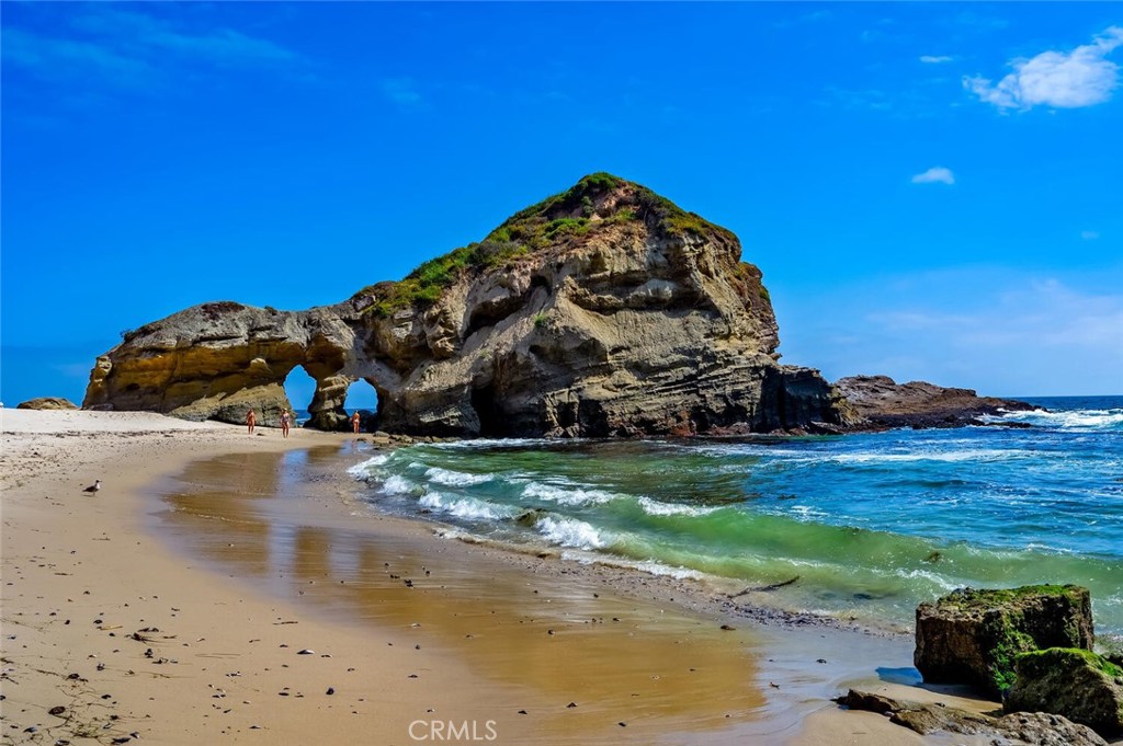 https://media.crmls.org/medias/6d05710e-b81b-41a6-a03e-52787d1f6da5.jpg?preset=X-Large