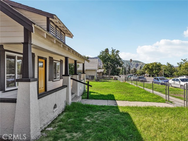 182 N 4 Street, Banning CA: https://media.crmls.org/medias/6d062986-8b62-4d81-a56f-f3a04a1efb8e.jpg