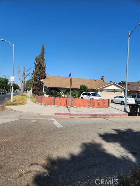 Detail Gallery Image 2 of 17 For 8201 Greenbush Ave., Panorama City,  CA 91402 - 4 Beds | 2 Baths