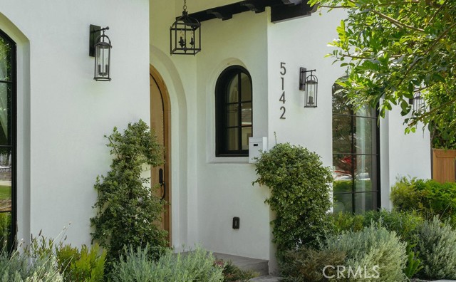 5142 Brynhurst Avenue, Los Angeles CA: https://media.crmls.org/medias/6d06fad2-9048-4051-8b1b-32465dd55cdf.jpg
