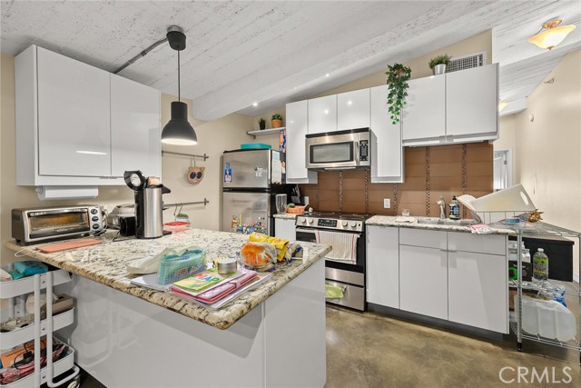 Detail Gallery Image 36 of 42 For 125 N Raymond Ave #413,  Pasadena,  CA 91103 - 3 Beds | 2/1 Baths