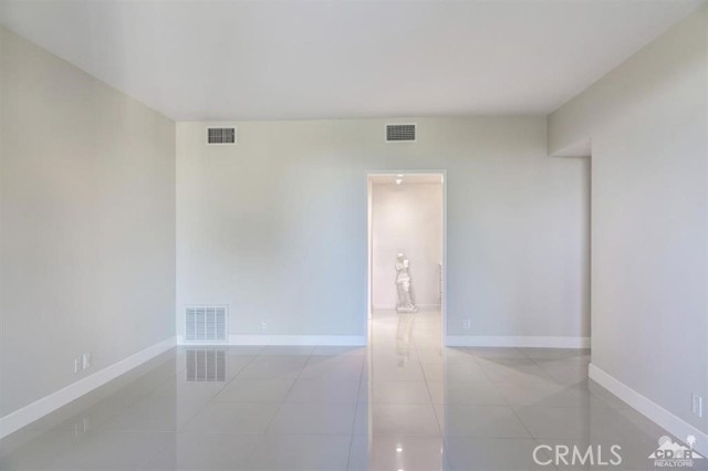 BEDROOM 1(PRIMARY)