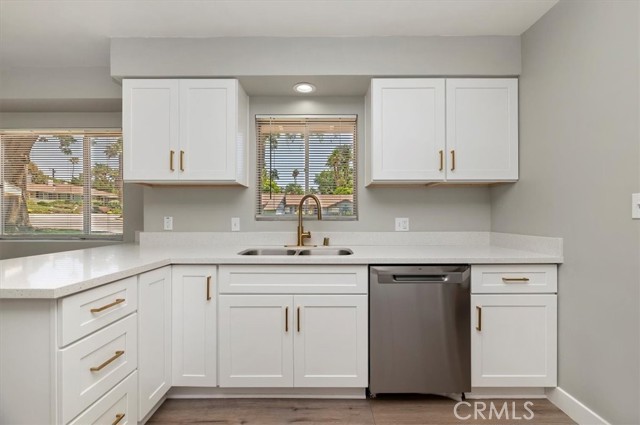 Detail Gallery Image 21 of 41 For 2111 Elsinore Rd, Riverside,  CA 92506 - 3 Beds | 2/1 Baths