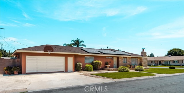 Detail Gallery Image 3 of 46 For 500 N Meadowbrook Pl, Anaheim,  CA 92801 - 4 Beds | 2/1 Baths