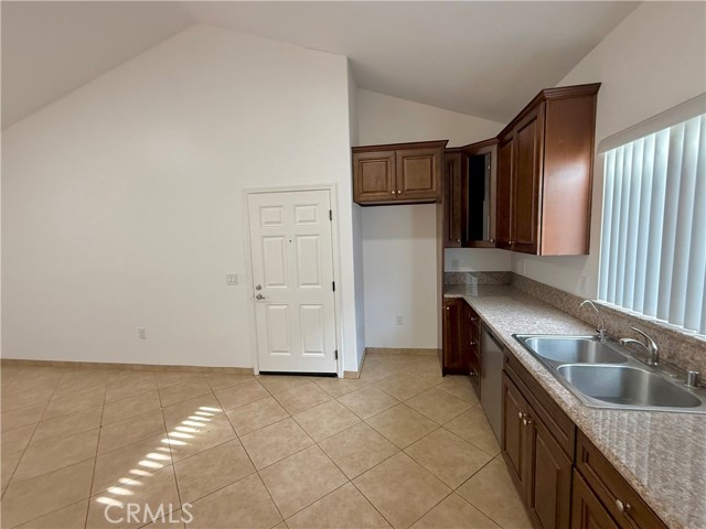 Detail Gallery Image 8 of 30 For 6917 Woodman Ave #7,  Van Nuys,  CA 91405 - 2 Beds | 1 Baths
