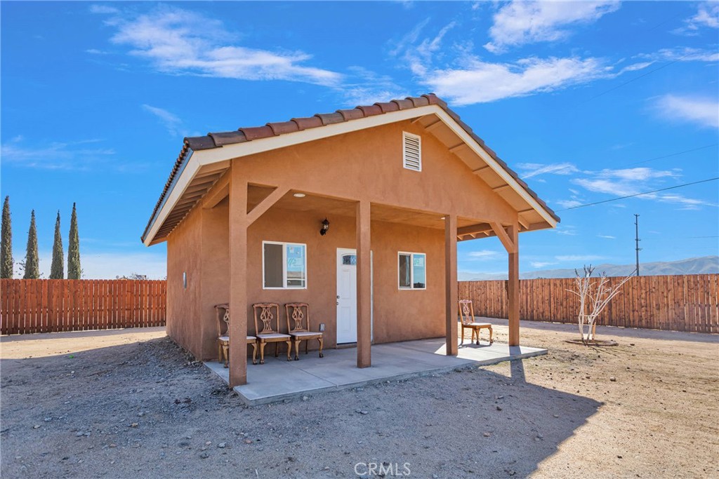 https://media.crmls.org/medias/6d08b612-08bd-40ed-9ad9-378bec4ca4f6.jpg?preset=X-Large