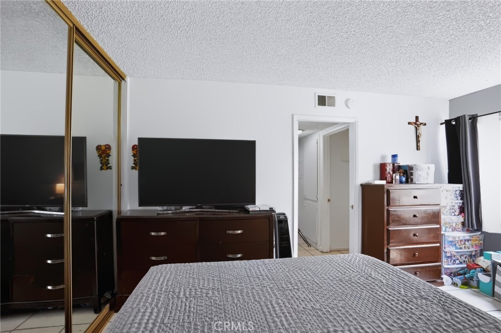 https://media.crmls.org/medias/6d08f534-387e-41ad-a4a2-5e6d808c8988.jpg?preset=X-Large