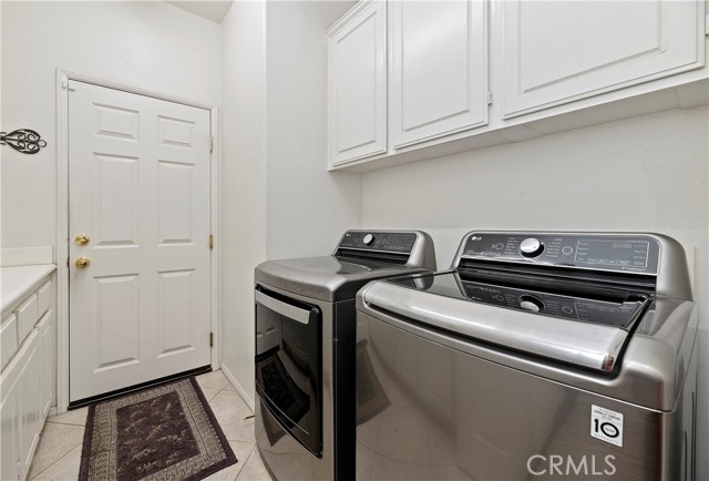 Detail Gallery Image 10 of 12 For 17251 Greentree Dr, Riverside,  CA 92503 - 3 Beds | 2/1 Baths