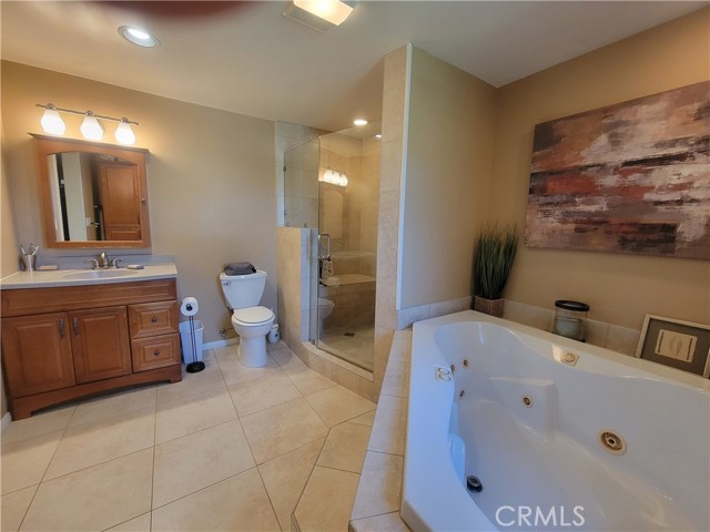 7161 N Atlantic Place, Long Beach CA: https://media.crmls.org/medias/6d09739b-48bd-472c-a5f4-2668aded82c1.jpg