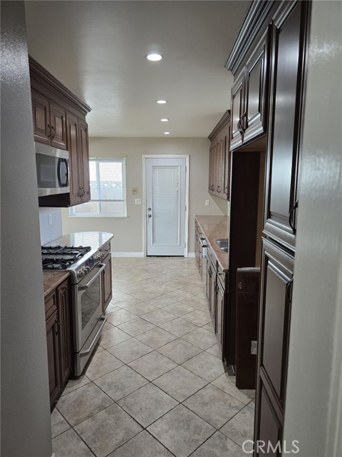 Detail Gallery Image 4 of 37 For 14131 Shirley St, Westminster,  CA 92683 - 4 Beds | 2 Baths