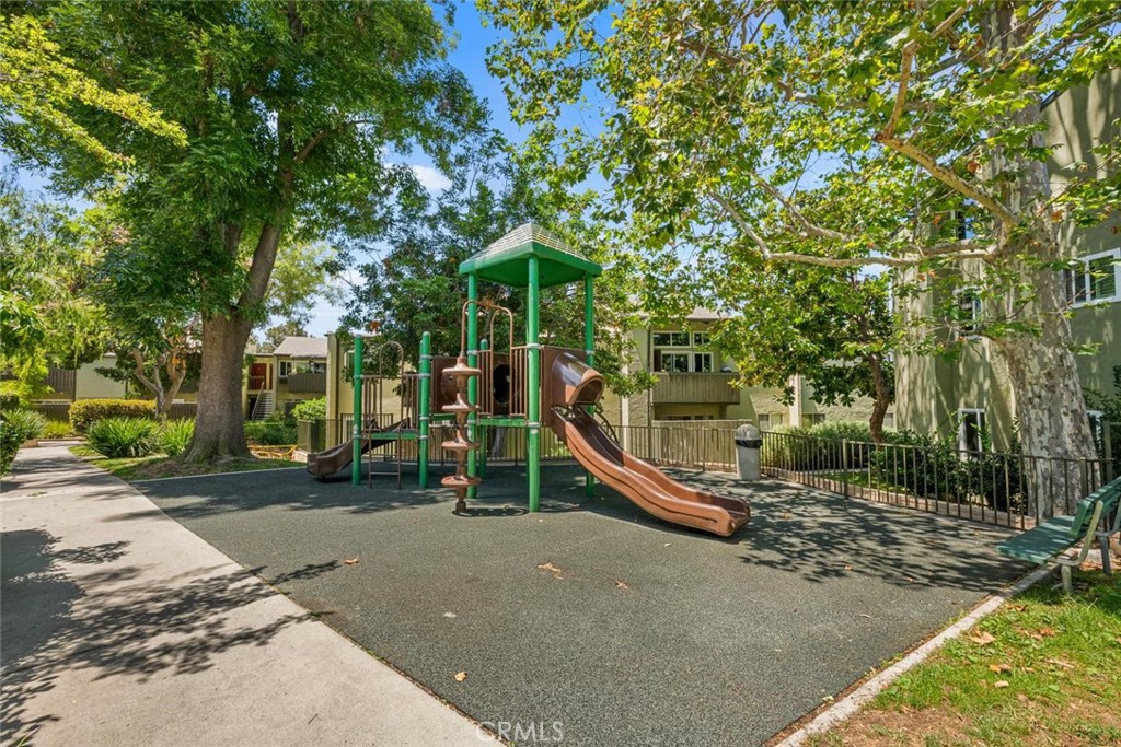 https://media.crmls.org/medias/6d0b465a-3e07-469a-87f8-298231c4dff2.jpg?preset=X-Large