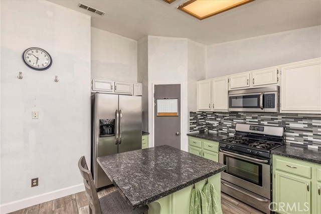 Detail Gallery Image 10 of 25 For 31522 Amsterdam, Winchester,  CA 92596 - 4 Beds | 2 Baths