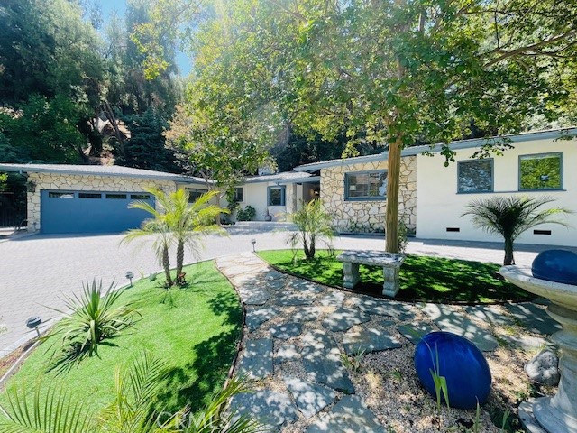 Detail Gallery Image 2 of 27 For 4736 Zelzah, Encino,  CA 91316 - 4 Beds | 3/1 Baths