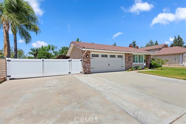 Detail Gallery Image 2 of 20 For 1249 Melville Dr, Riverside,  CA 92506 - 4 Beds | 2 Baths