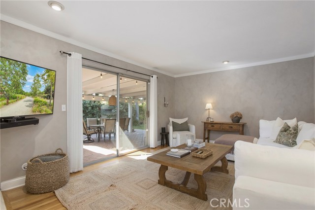 Detail Gallery Image 7 of 27 For 1413 Keegan Way, Santa Ana,  CA 92705 - 4 Beds | 2/1 Baths