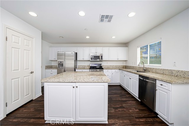 Detail Gallery Image 4 of 13 For 25287 Hitch Rail Ln, Menifee,  CA 92584 - 5 Beds | 3 Baths