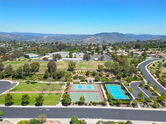 Detail Gallery Image 4 of 56 For 287 Tom Mcguinness Jr. Cir, Fallbrook,  CA 92028 - 4 Beds | 2/1 Baths