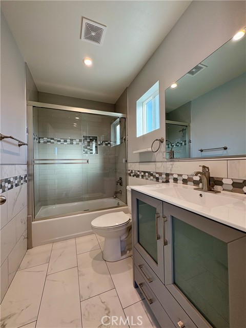 Detail Gallery Image 8 of 10 For 10947 Hayvenhurst Ave, Granada Hills,  CA 91344 - 3 Beds | 2 Baths