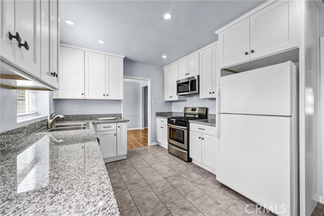 Detail Gallery Image 10 of 25 For 3338 Paraiso Way, La Crescenta,  CA 91214 - 3 Beds | 1 Baths