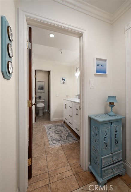565 Esplanade, Redondo Beach, California 90277, 1 Bedroom Bedrooms, ,Residential,Sold,Esplanade,SB21248131