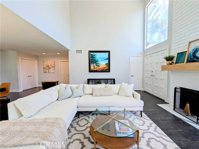 Detail Gallery Image 3 of 17 For 20291 Bancroft Cir, Huntington Beach,  CA 92646 - 4 Beds | 2/1 Baths