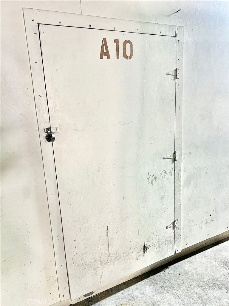 https://media.crmls.org/medias/6d0fd8a4-f187-40b7-affd-62629d5aa5a1.jpg?preset=X-Large