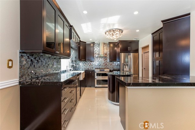Detail Gallery Image 12 of 51 For 10928 Meseta Ave, Shadow Hills,  CA 91040 - 4 Beds | 3 Baths