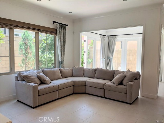 Detail Gallery Image 3 of 24 For 62 Acorn, Irvine,  CA 92620 - 4 Beds | 2/1 Baths