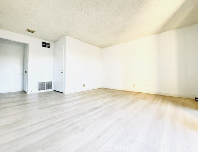 https://media.crmls.org/medias/6d10f9af-92d4-45d9-9560-2db336950167.jpg?preset=X-Large